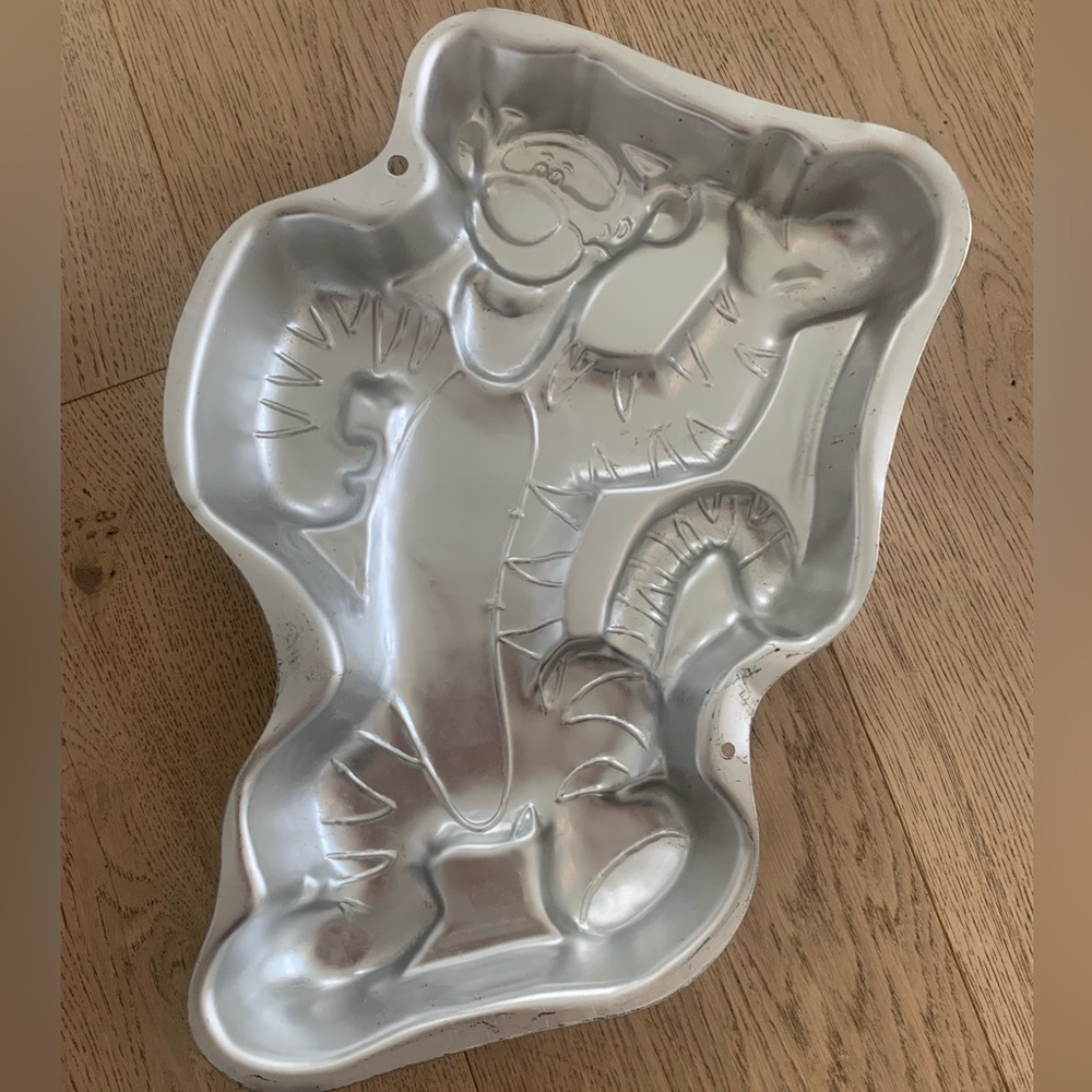 Vintage 1990s Tigger Cake Pan from Wilton with Instructions